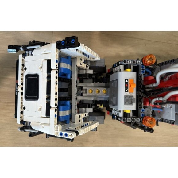 LEGO Technic Mercedes-Benz Arocs 3245 Truck #42043 2015 Motorized Works Retired - Picture 6 of 9